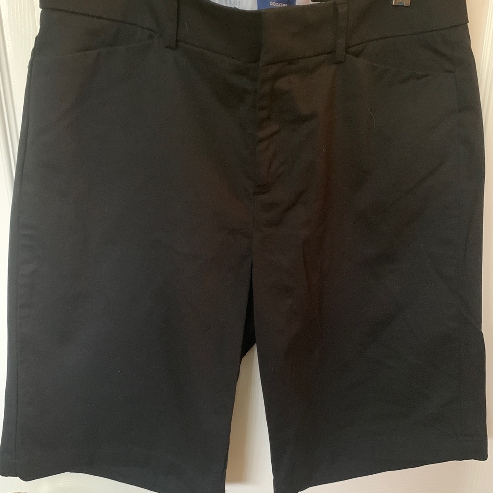 NWOT DOCKERS Black Metro Bermuda shorts women’s size 8 Mid rise